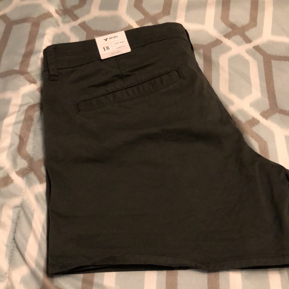 NWT American Eagle low rise midi shorts size 16